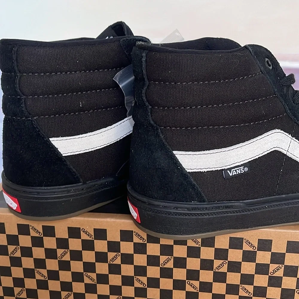 Vans WMNS Bmx Sk8-Hi
Black/Black
VN0005V0BKA
Sneakers - Picture 15 of 16